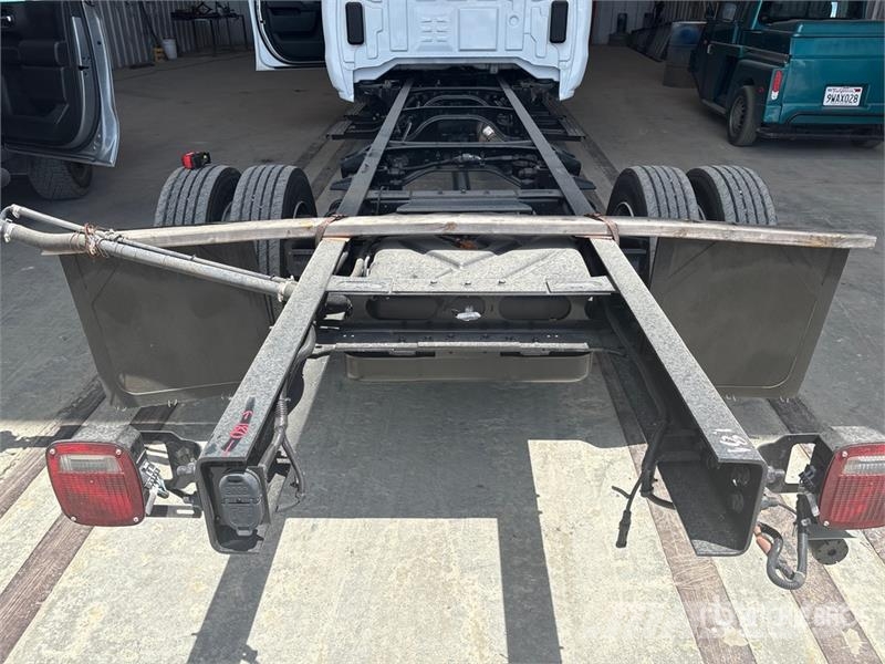 International CV515 4x2 Crew Cab Cab and Chassis Cabins and interior
