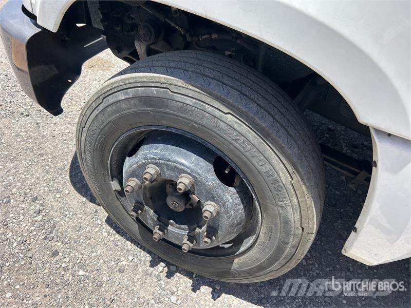 International CV515 4x2 Crew Cab Sealcoat Truck Специальные грузовики