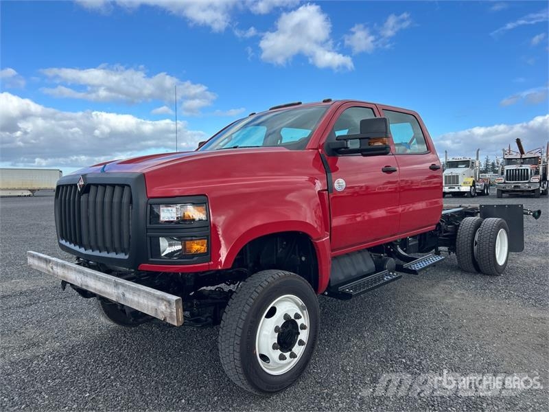 International CV515 4x4 Cab and Chassis 캐빈 및 인테리어