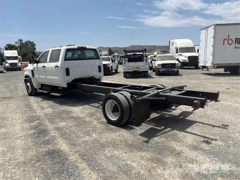 International CV515 4x2 Crew Cab Cab and Chassis Cabins and interior