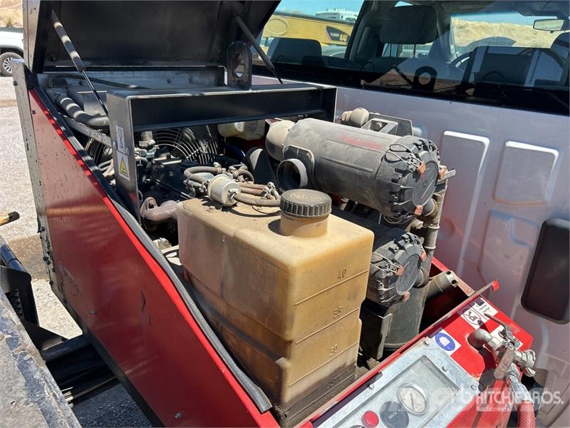 International CV515 4x2 Crew Cab Sealcoat Truck 其他货车