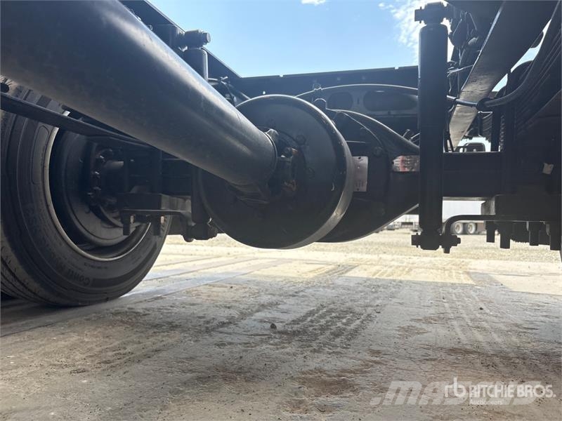 International CV515 4x2 Crew Cab Cab and Chassis Cabins and interior