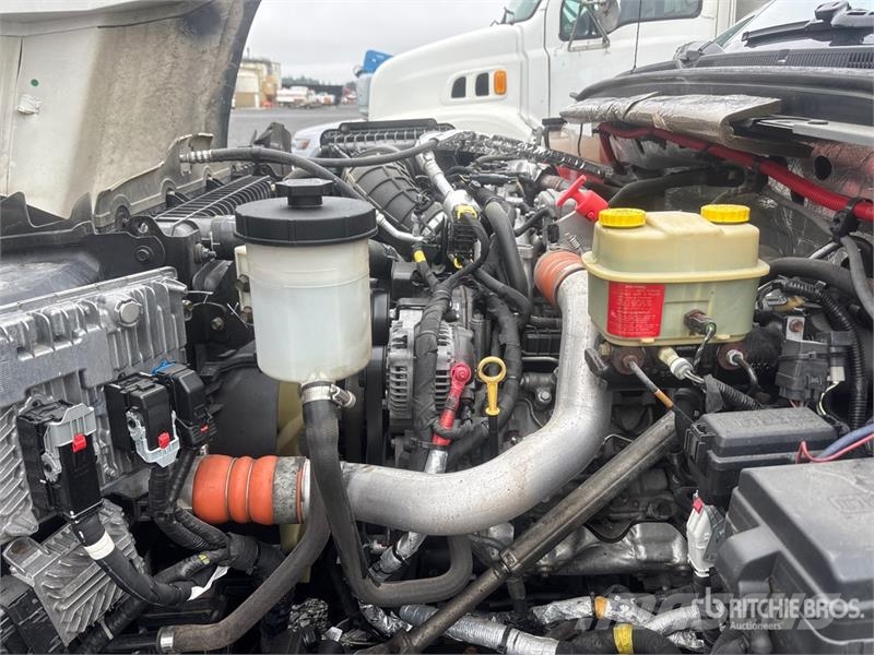 International CV515 4x4 Crew Cab SFA Flatbed Truck Вантажівки-платформи/бокове розвантаження