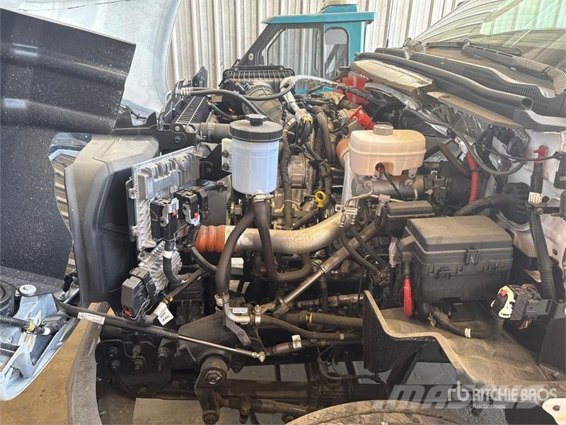 International CV515 4x2 Crew Cab Cab and Chassis Cabins and interior
