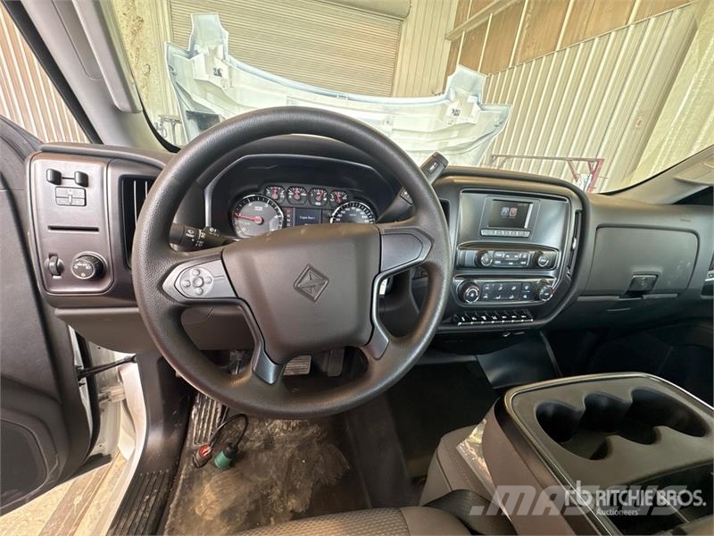 International CV515 4x2 Crew Cab Cab and Chassis Cabins and interior
