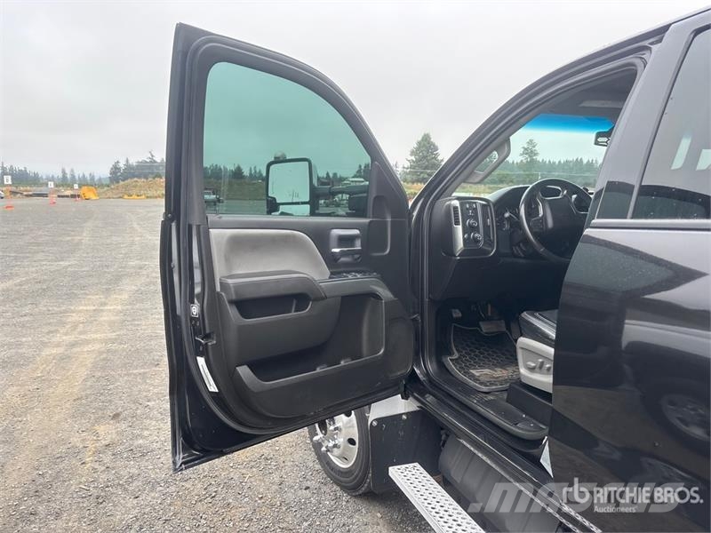International CV515 4x4 Crew Cab SFA Flatbed Truck Вантажівки-платформи/бокове розвантаження