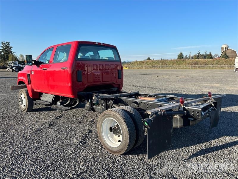 International CV515 4x4 Crew Cab Cab and Chassis キャビン及び内装
