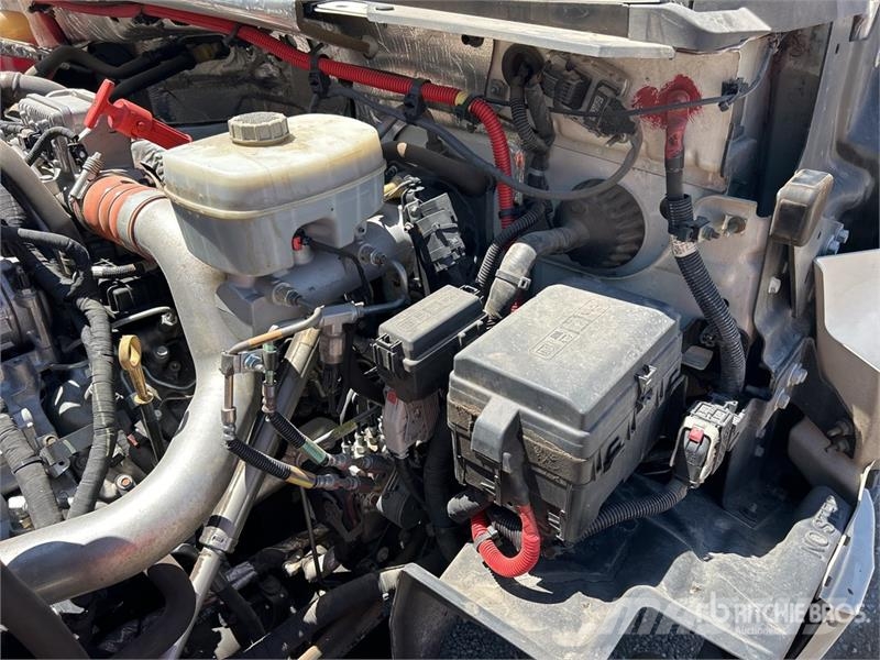International CV515 4x2 Crew Cab Sealcoat Truck Специальные грузовики