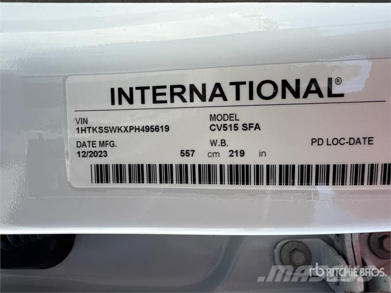 International CV515 4x2 Crew Cab Cab and Chassis Cabinas e interior