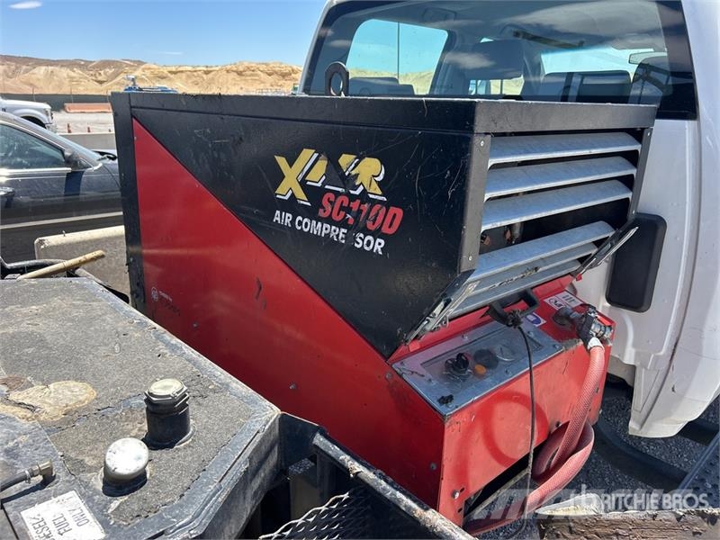 International CV515 4x2 Crew Cab Sealcoat Truck Специальные грузовики
