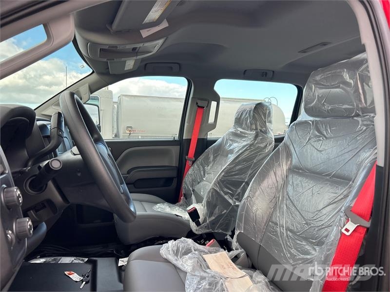 International CV515 4x4 Cab and Chassis 캐빈 및 인테리어