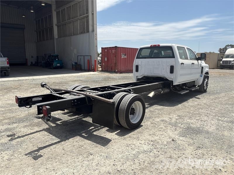 International CV515 4x2 Crew Cab Cab and Chassis Cabins and interior
