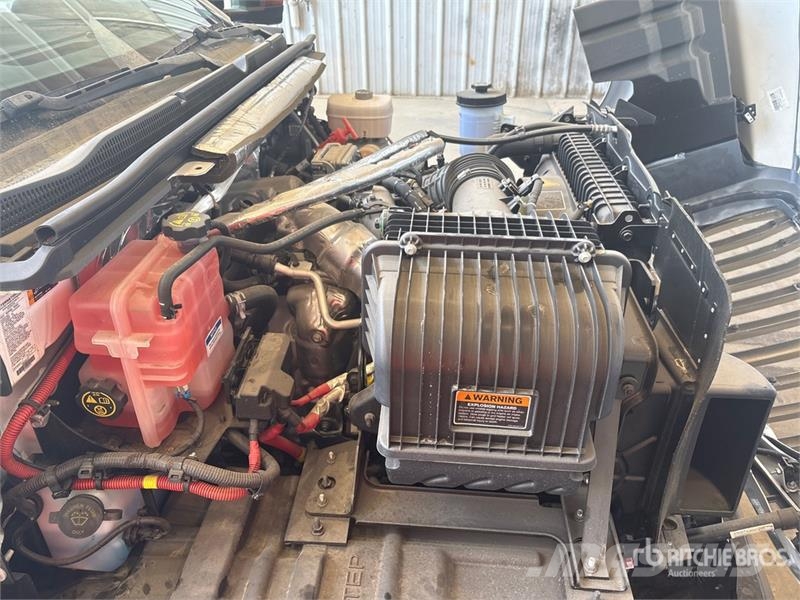 International CV515 4x2 Crew Cab Cab and Chassis Cabins and interior