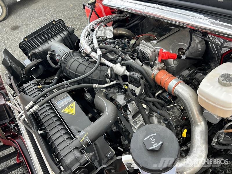 International CV515 4x4 Cab and Chassis 캐빈 및 인테리어