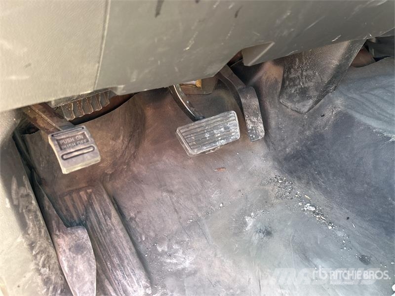 International CV515 4x2 Crew Cab Sealcoat Truck 其他货车