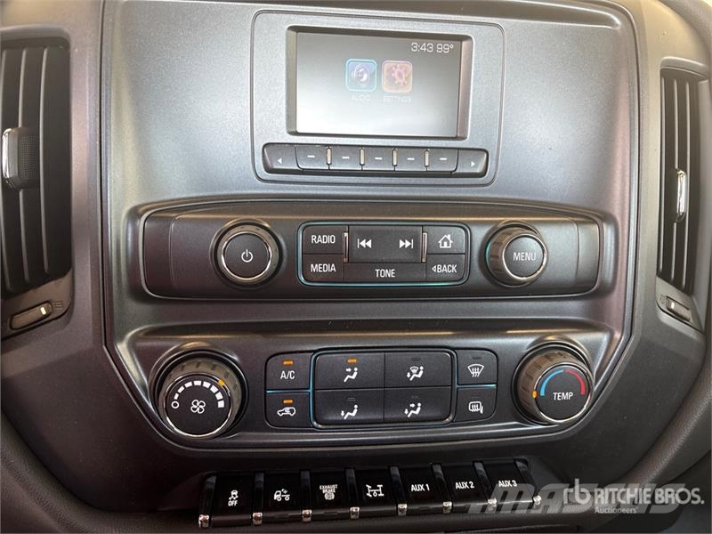 International CV515 4x2 Crew Cab Cab and Chassis Cabins and interior