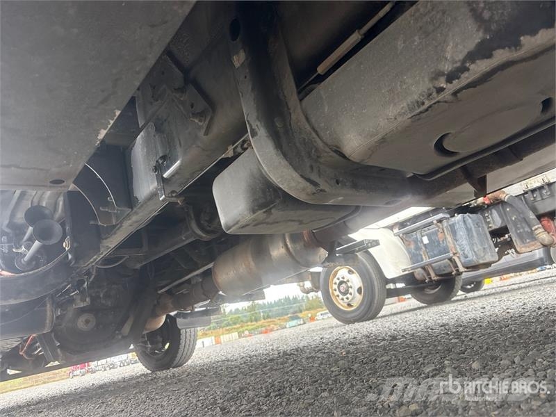 International CV515 4x4 Crew Cab SFA Flatbed Truck Вантажівки-платформи/бокове розвантаження