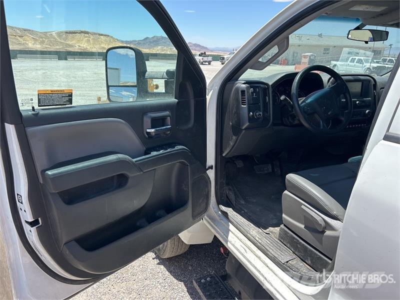 International CV515 4x2 Crew Cab Sealcoat Truck Специальные грузовики
