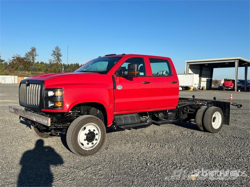 International CV515 4x4 Crew Cab Cab and Chassis キャビン及び内装