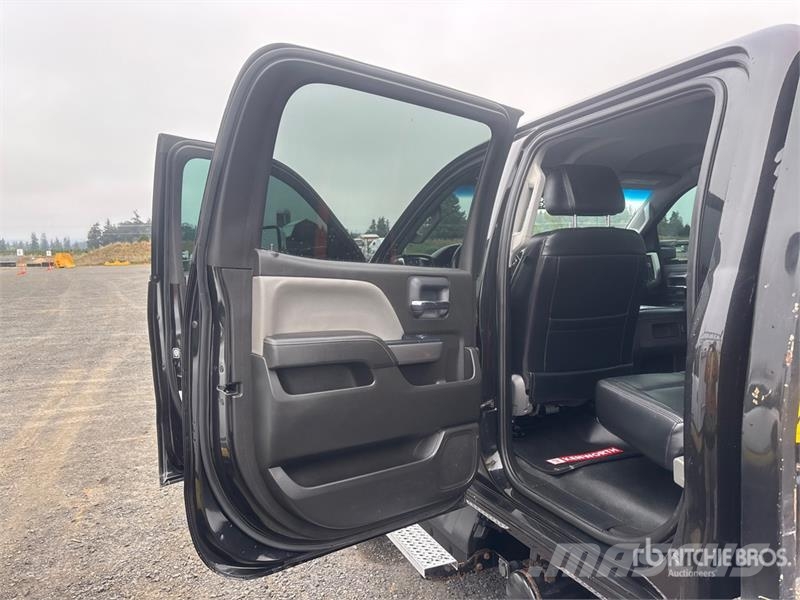 International CV515 4x4 Crew Cab SFA Flatbed Truck Вантажівки-платформи/бокове розвантаження