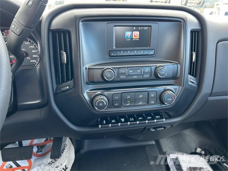 International CV515 4x4 Cab and Chassis 캐빈 및 인테리어