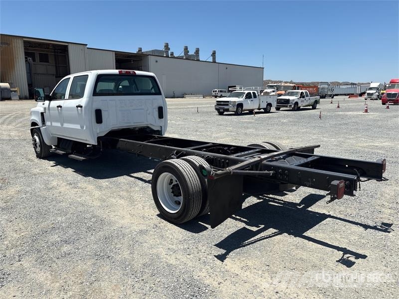 International CV515 4x2 Crew Cab Cab and Chassis Cabinas e interior