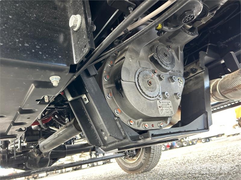 International CV515 4x4 Cab and Chassis 캐빈 및 인테리어