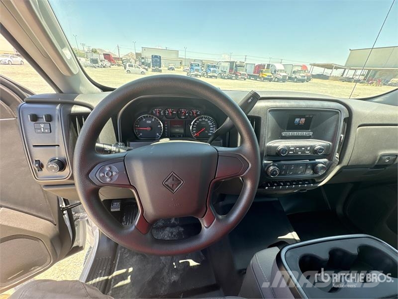 International CV515 4x2 Crew Cab Cab and Chassis Cabinas e interior