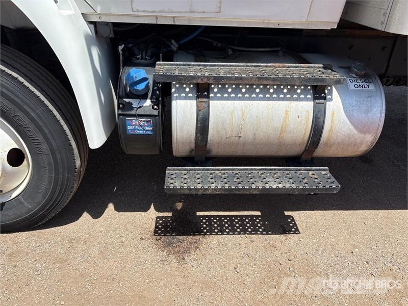 International Durastar 4300 Furgons
