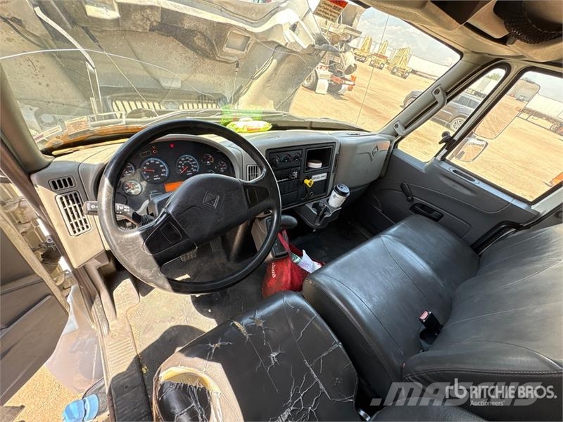 International Durastar 4300 Furgons