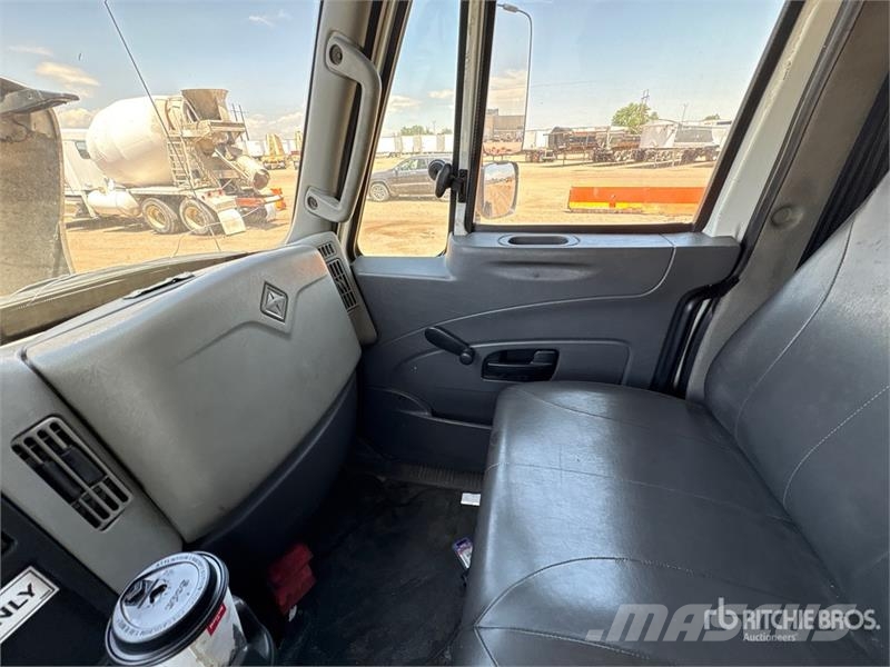 International Durastar 4300 Furgons