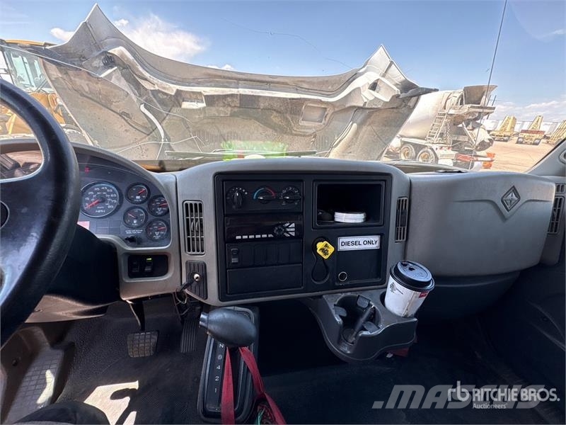 International Durastar 4300 Furgons