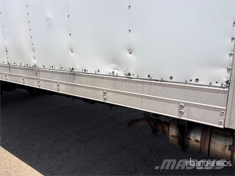 International Durastar 4300 Furgons