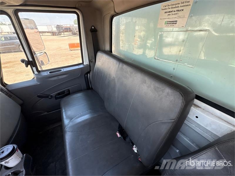 International Durastar 4300 Furgons