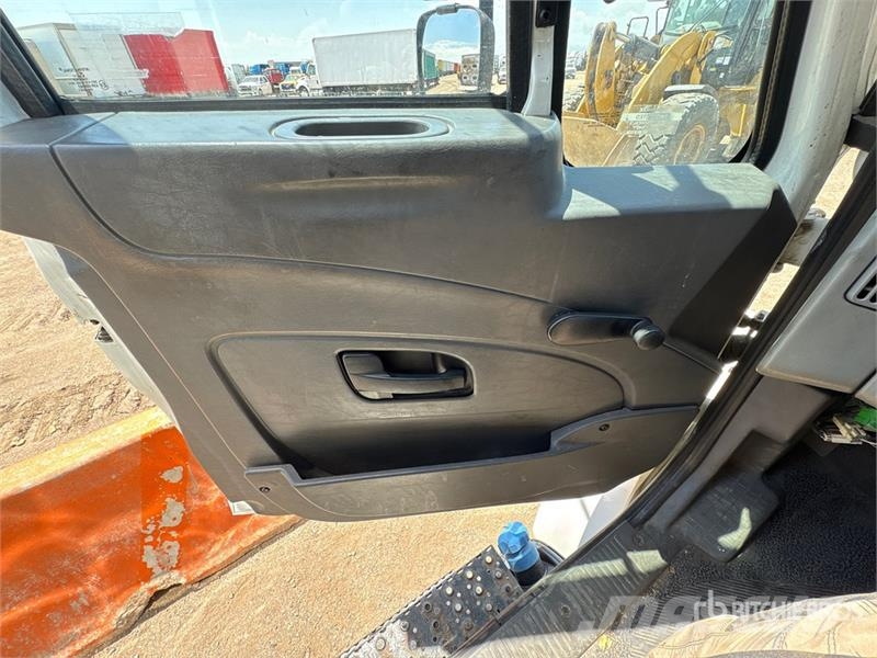 International Durastar 4300 Furgons