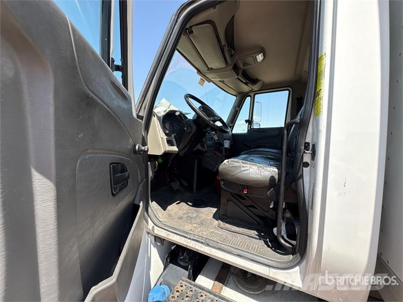 International Durastar 4300 Furgons