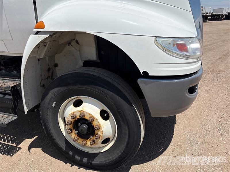 International Durastar 4300 Furgons