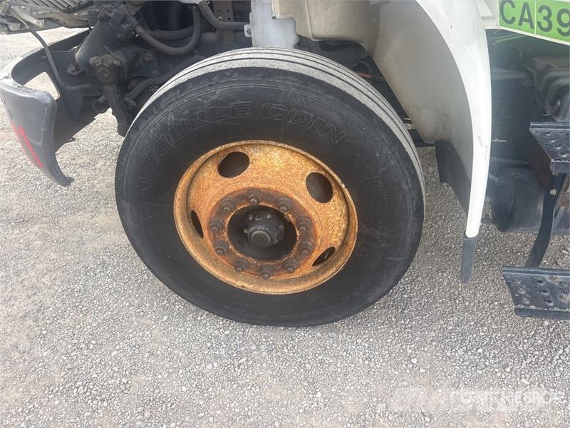 International Durastar 4400 4x2 S/A Day Cab Truck Tractor Vilcēji