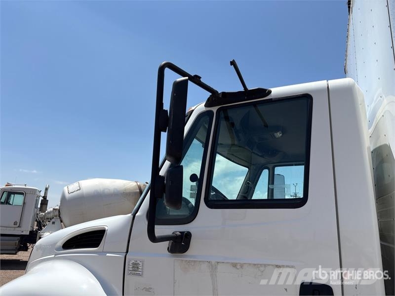 International Durastar 4300 Furgons