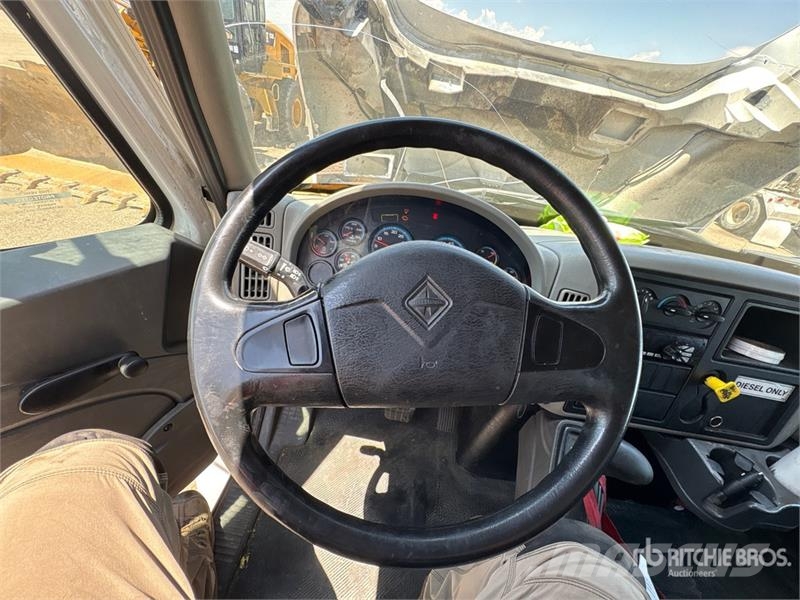 International Durastar 4300 Furgons