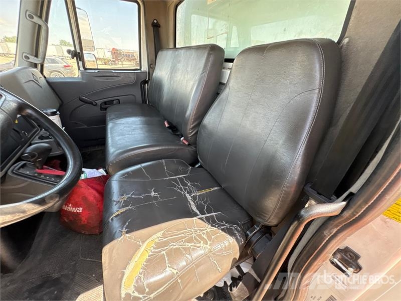 International Durastar 4300 Furgons