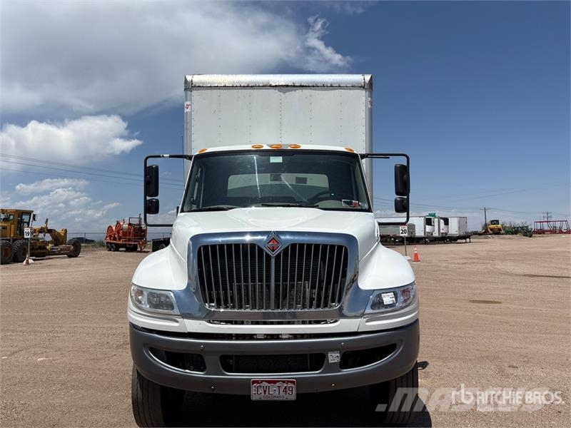 International Durastar 4300 Furgons