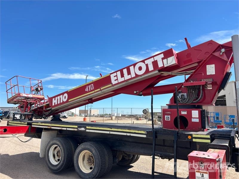 International Elliot H110F-L3MH 110 ft on International 7500 SB Auto korvtõstukid