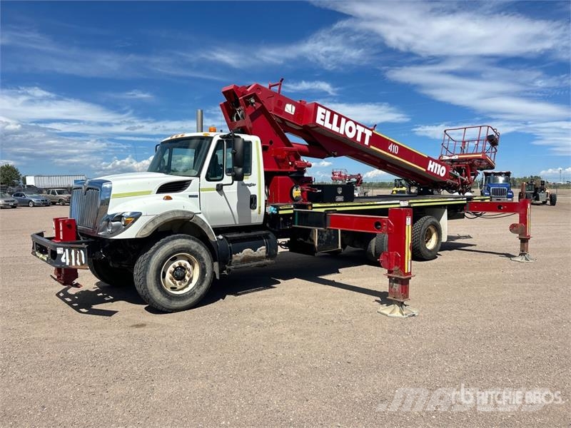 International Elliot H110F-L3MH 110 ft on International 7500 SB Auto korvtõstukid