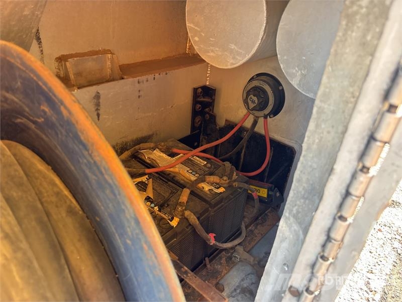 International F1954 6x4 Fuel Truck (Inoperable) Kamioni cisterne