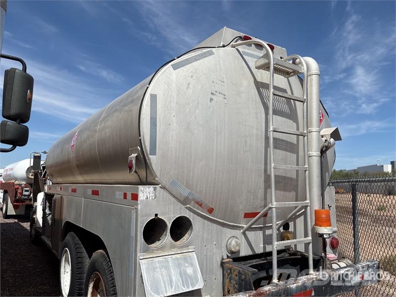 International F1954 6x4 Fuel Truck (Inoperable) Kamioni cisterne