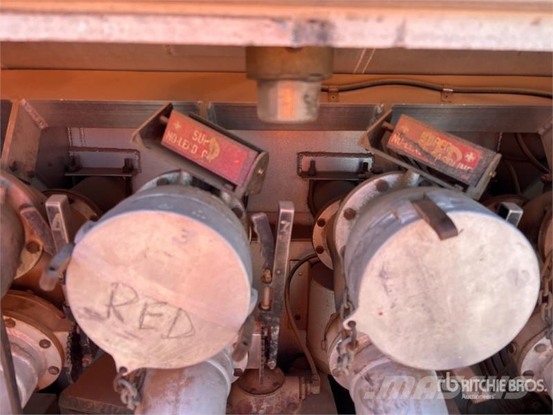 International F1954 6x4 Fuel Truck (Inoperable) Kamioni cisterne