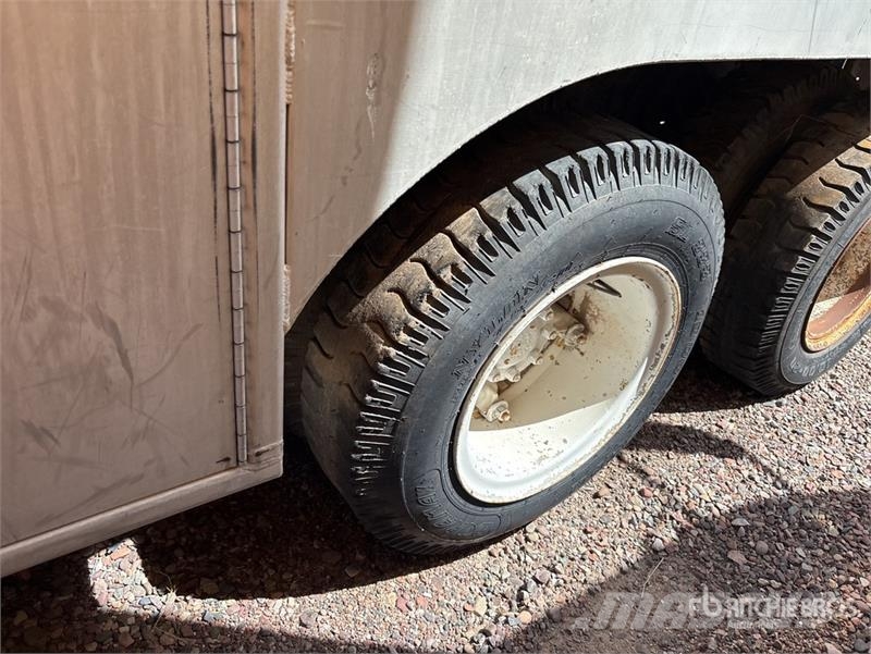 International F1954 6x4 Fuel Truck (Inoperable) Kamioni cisterne