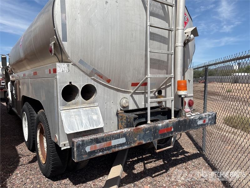 International F1954 6x4 Fuel Truck (Inoperable) Kamioni cisterne