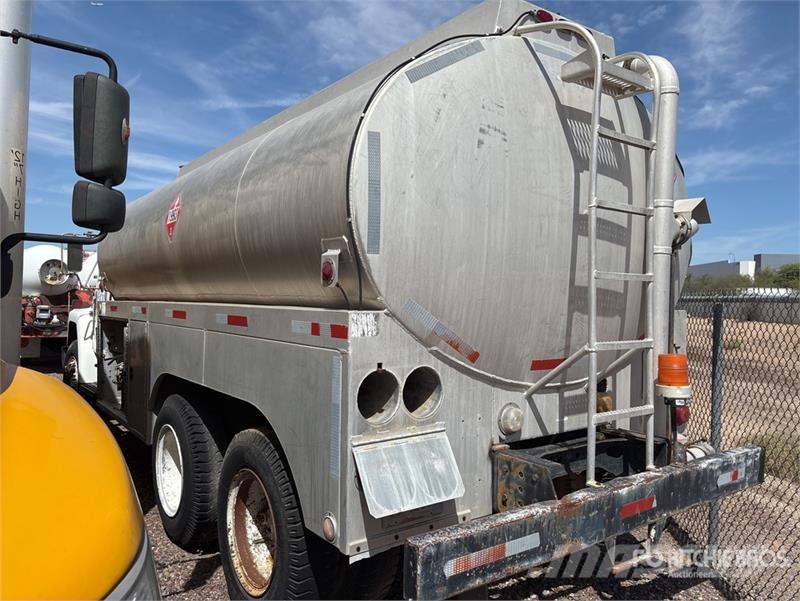 International F1954 6x4 Fuel Truck (Inoperable) Kamioni cisterne